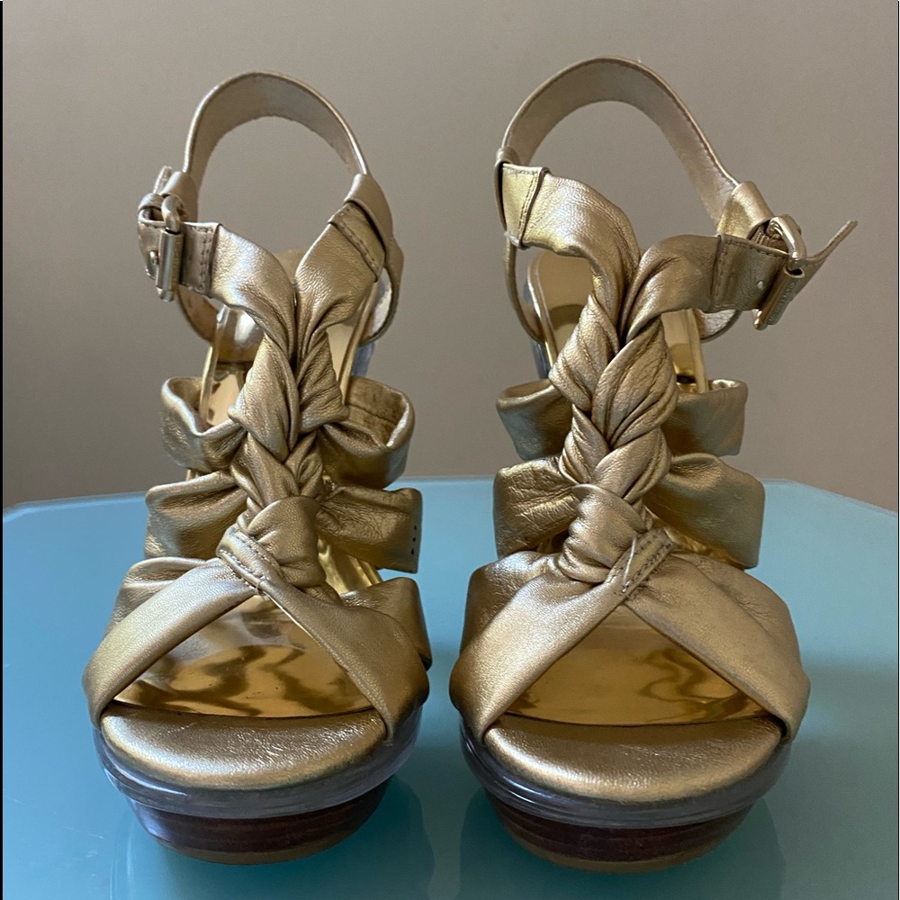 Michael Kors Gold Knot Heels 4 “ Size 6 - Picture 5 of 10